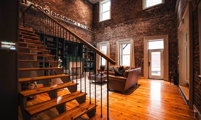 Downtown Knoxville Apartment | Experience Music Magic: The Loft Getaway!