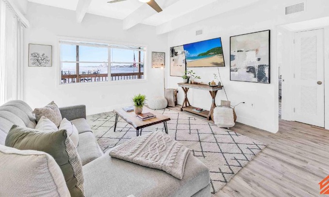 Fort Walton Beach Apartment | Experience Okaloosa Island 2BR Waterfront Condo