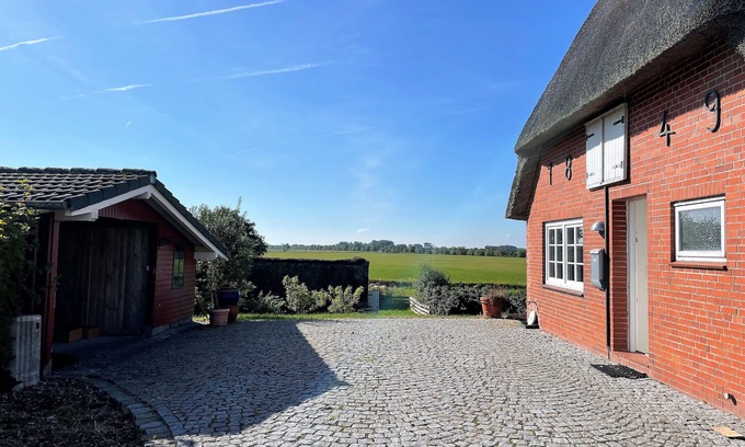 Dagebuell House | "Experience Relaxation and Adventure at Ferienhaus Haus Nordwind 1849!"