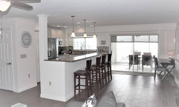 Siesta Key Condo | Experience Siesta Key Beach at Jamaica Royale 504 – Your Perfect Beach Escape!