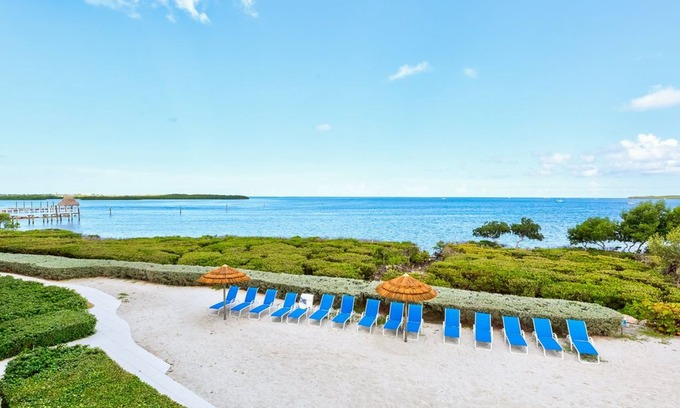 Rock Harbor Apartment | Experience the out-of-ordinary! Villa 325 Mariners Club Key Largo