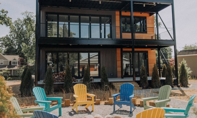 Benton Harbor House | Experience the Ultimate in Luxury Living at the Hill House