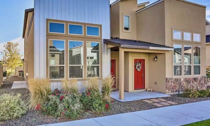 Meridian House | Experience this charming vacation Home. 1,610 ft 3 En-Suite Bedrooms and Private Bathroom and easy access to restaurants, parks, and tons of local attractions, this 3-bedroom, 3.5-bathroom townhome is the perfect home base to return to each evening