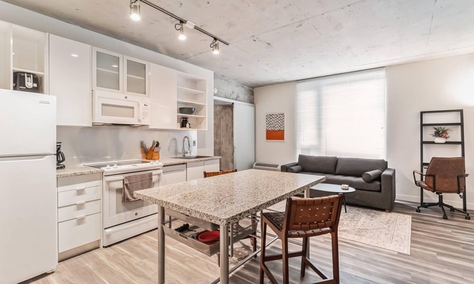 Gateway District Apartment | Explore Cleveland! Modern Apartment in the City
