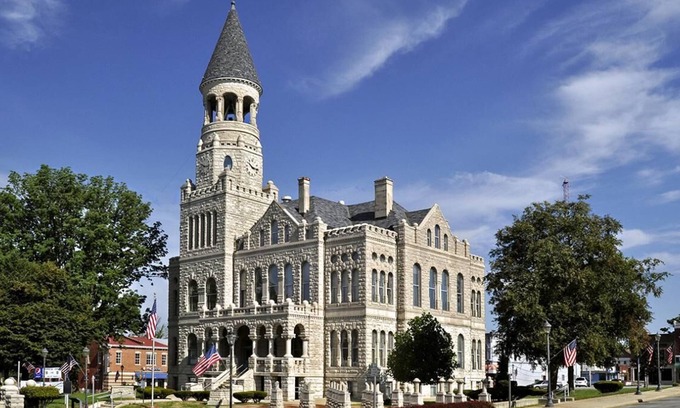 Salem Hotel | Explore Salem with 3 Relaxing Double Rooms, Free Breakfast and Parking Included!