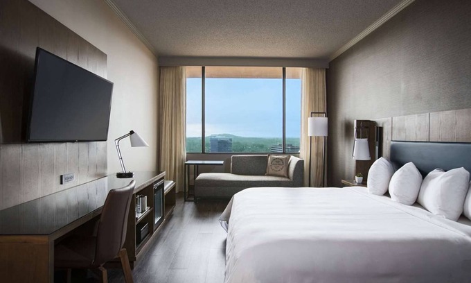 Nashville Hotel | Explore the Adventure Science Center! Pool, Parking & Airport Shuttle!