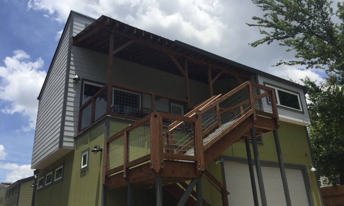 Chestnut House | Explore UT, Moody Center, downtown, restaurants, bars from relaxing upper flat