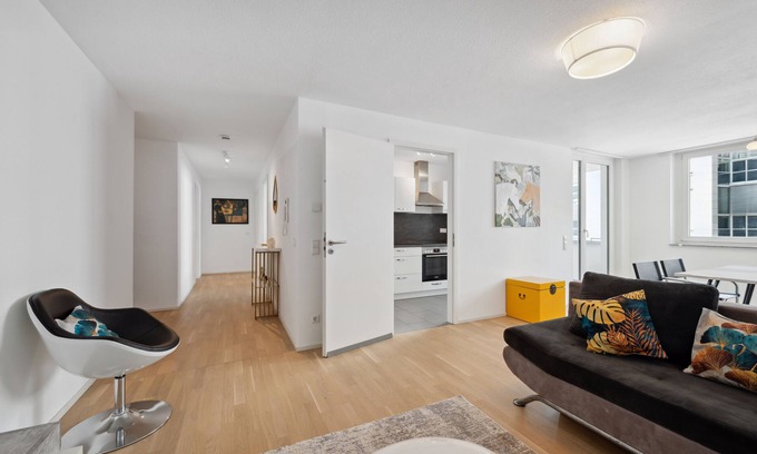 Boeblingen Apartment | EXQUIS 2BR Design Apt. BAUHAUS I Balcony I Parking I Family-friendly I Centre