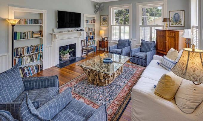 St. Marys House | Exquisite historic home on half acre with private garden & walkable location