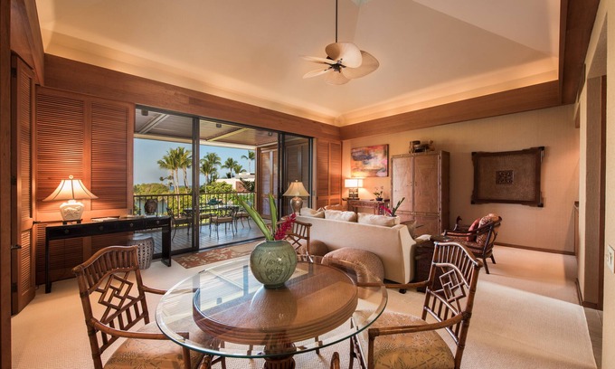 Kamuela Condo | Exquisite Luxury: Oceanview Penthouse Villa