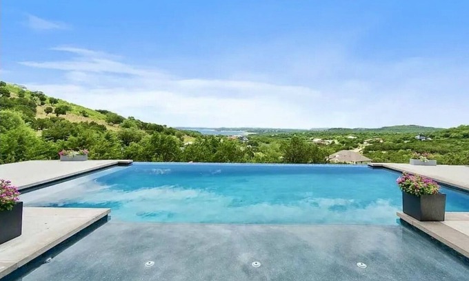Jonestown House | Exquisite modern house overlooking Lake Travis