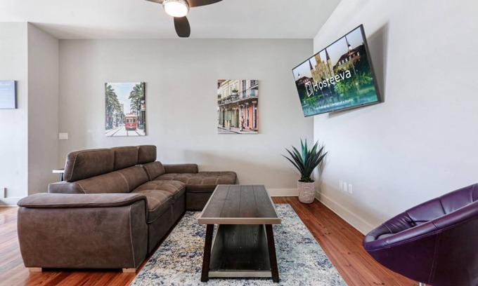 Central Business District Hotel | Exquisite Penthouse Near Local Attractions