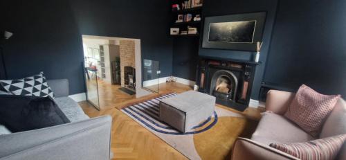 Phibsborough House | Extended 3BD SplitLevel Cottage in Popular Village