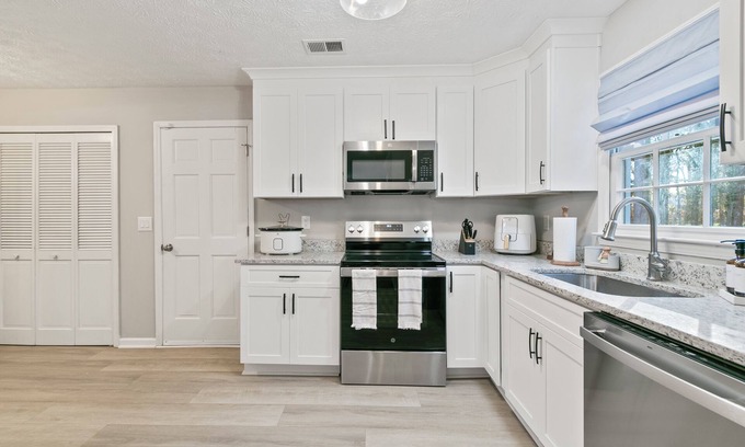 Church Street House | Extended stay 3-bedroom house PET FRIENDLY