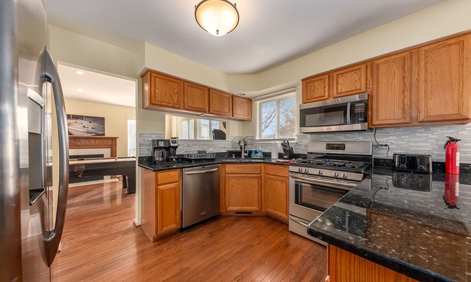 Naperville House | Extended Stay Naperville FHS Rental - Skylane Dr