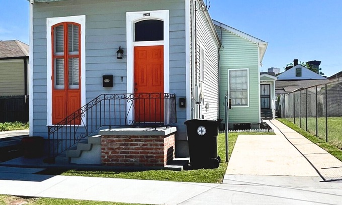 Central City Cottage | Extended Stay near Downtown, Hospitals and Coworking Spaces.