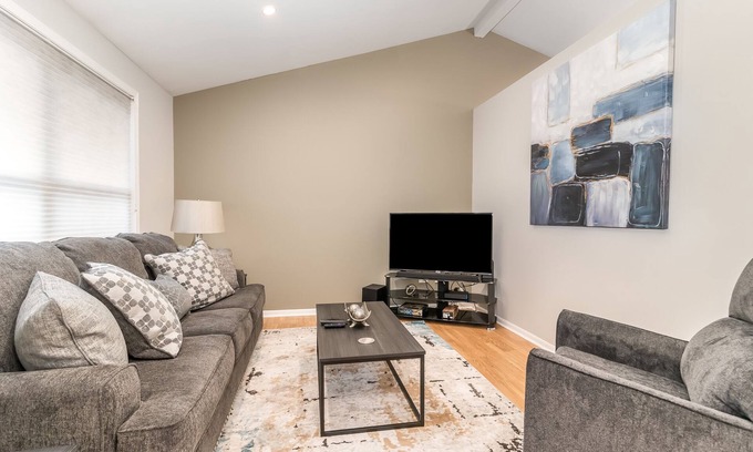Fox Valley House | Extended Stay Plainfield FHS Rental