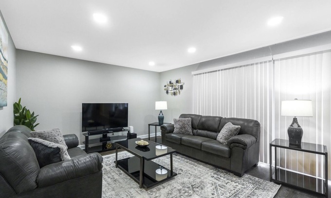 Elk Grove Village House | Extended Stay Elk Grove Village FHS Rental - Kingsbridge Rd