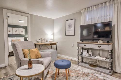Colorado Springs Apartment | Extended Stays & Historic DT Basement Suite