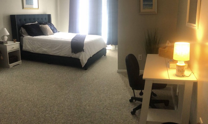 Newport News Bed & Breakfast | Extra large suite with balcony, private, bathroom, free parking