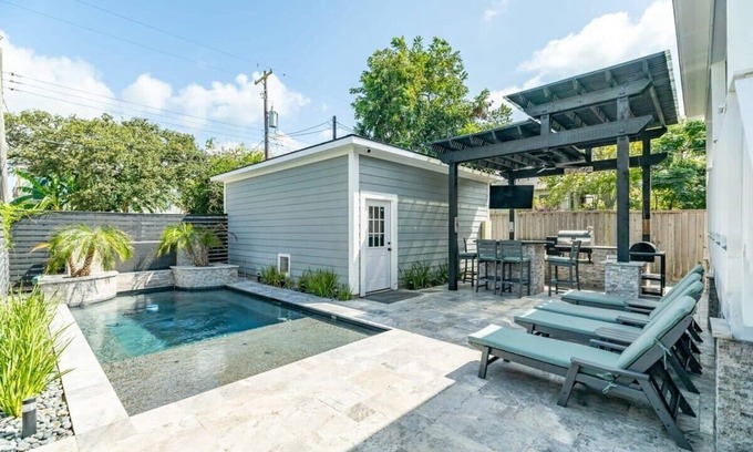 San Jacinto House | Exudes the Posh Life! Heated Pool, Fireplace & Stunning!