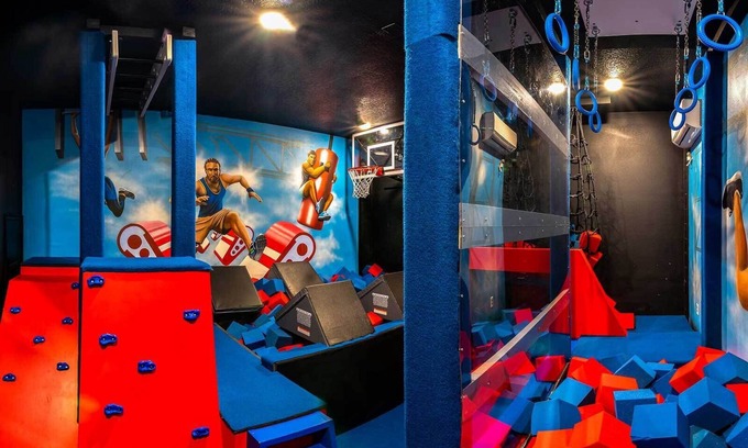 Loughman House | Eye Candy Villa w Lollipop BR, Ninja Playroom, Theater, Arcade, Gym, Near Disney