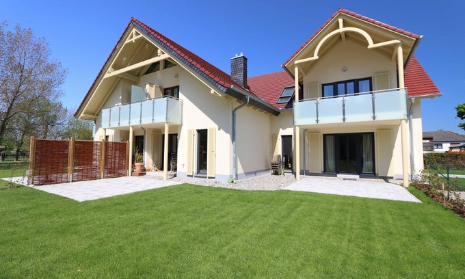 Thiessow Apartment | F: House Sterntaucher Whg 05 with fireplace & balcony - Haus Sterntaucher Whg 05 mit