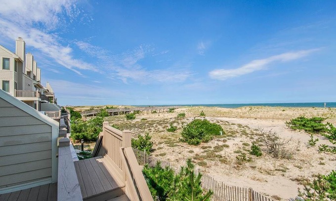 Fenwick Island House | F16KG: DOG FRIENDLY! Updated Oceanfront Kings Grant TH - Community Pool!