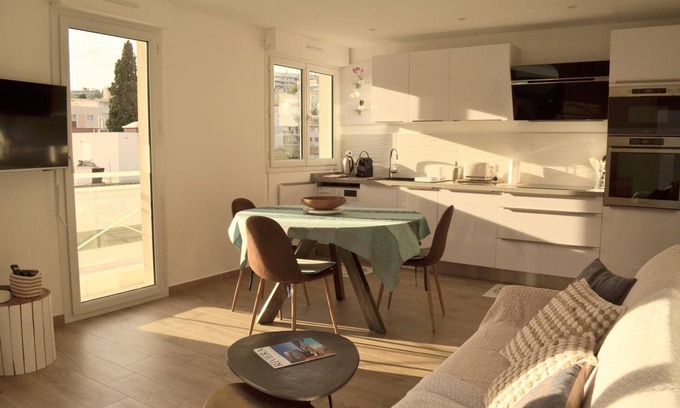 Nice City Centre Apartment | F2 50m2 RENOVATED LUXURY/Centre Ville/Mer/Calme/Clim/Wifi/Sun/balconies/open view