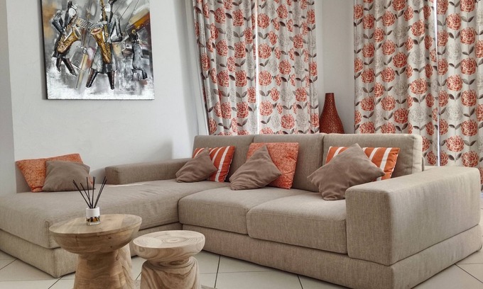 Frejus Plage Apartment | F3 spacious air-conditioned, 70m from Fréjus-Plage beach, parking + WIFI