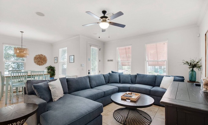Villages of Crystal Beach House | ☀FAB Lagoon Pool-Walk 2 Crystal Beach-Hot Tub-Beach Shuttle-4BR Tequila Sunrise