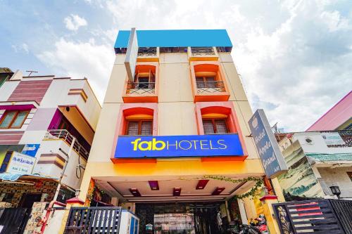 Gandhipuram Hotel | FabExpress Apple Grand - 200m from Our Lady of Fatima Church