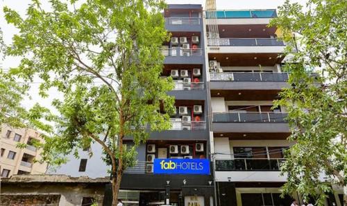 Rohini Hotel | FabExpress Rama - Rohini Sector 24