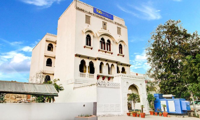 Vidhyadhar Nagar Hotel | FabExpress Utsav Villas