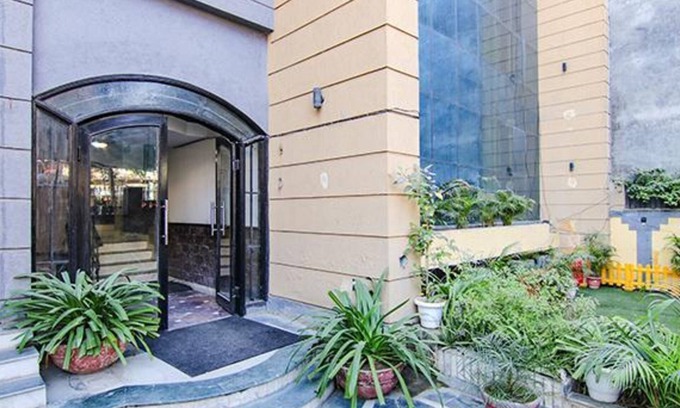 DLF Phase 3 Hotel | Fabhotel Singh Suite