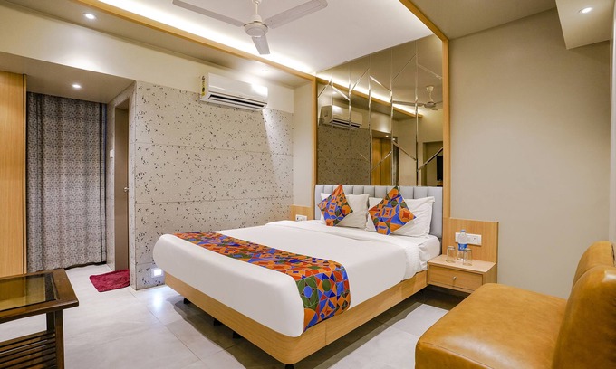 Mira Road East Hotel | Fabhotel Springs Lodging