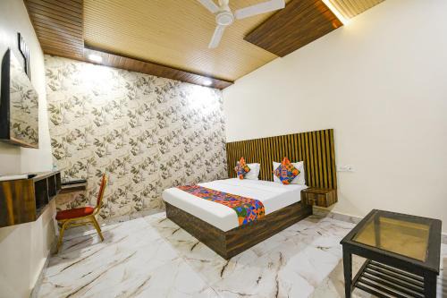 Rohini Hotel | FabHotel The Crystal Palace Rohini