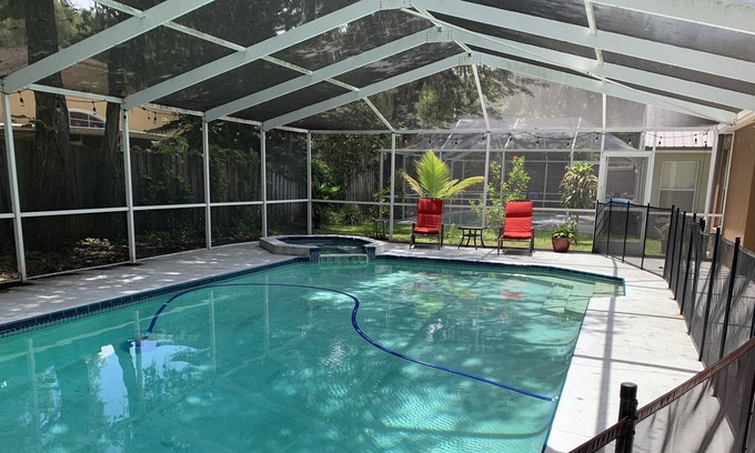 Brandon House | Fabulous 4 Bedroom 2 Bath Pool Home