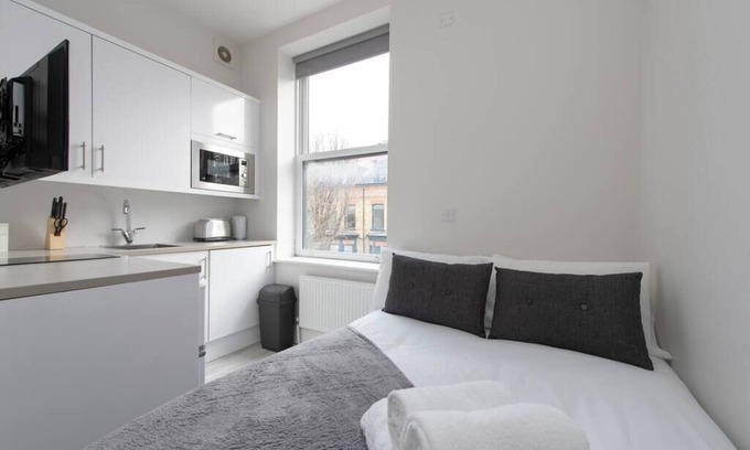 Brownswood Condo | Fabulous Apartment in Superb location
