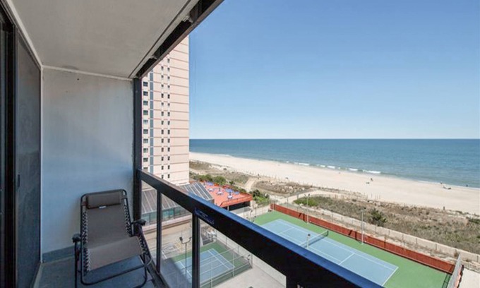 North Ocean City Apartment | Fabulous beachfront studio with incredible views, balcony, pools, gym & AC