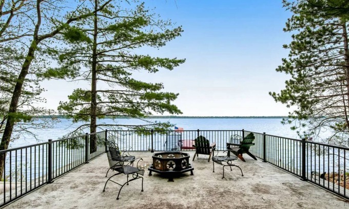 Minocqua House | Fabulous Fence Lake FENCE-ME-INN Minocqua Area Vacation Lake Home
