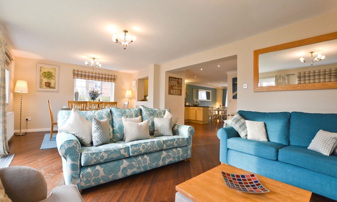 Seahouses House | Fabulous house in wonderful location just minutes from a spectacular beach!nn