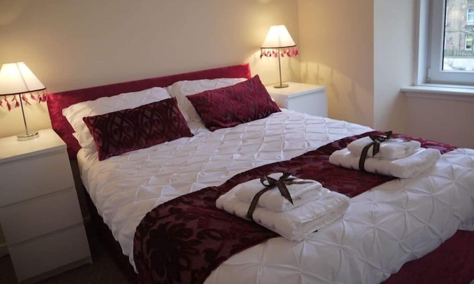 Glasgow Westend Apartment | Fabulous location, One Bedroom West End Flat, just off Byres rd, close to SEC &