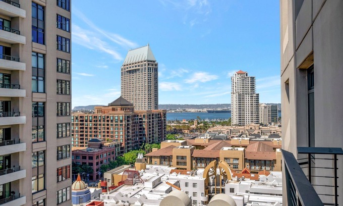 Marina District Condo | Fabulous Pet Friendly Marina Executive Retreat ~ Views! Views! Views!