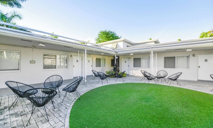 Northeast Miami Condo | Fabulous Studio 15 min from The Beach