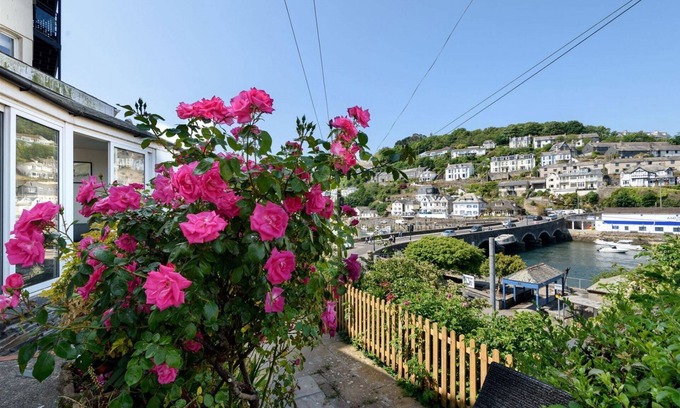 Looe House | Fabulous town centre property with river views.