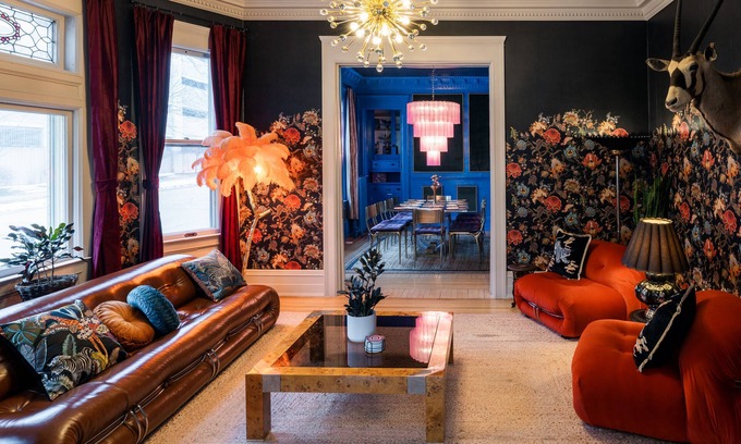 Milwaukee House | Fabulous Walkers Point Mansion w/Bar andFireplace