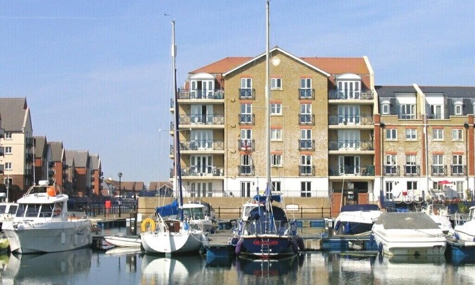 Eastbourne Apartment | Fabulously Located Marina Apartment - Superb Waterside Views from every window.