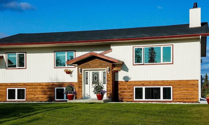 College House | Fairbanks Alaskan Abode ~ 1 Mile to Pioneer Park!