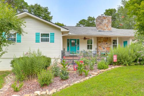 Fairfield Bay House | Fairfield Bay Home On Golf Course with Fenced Yard!